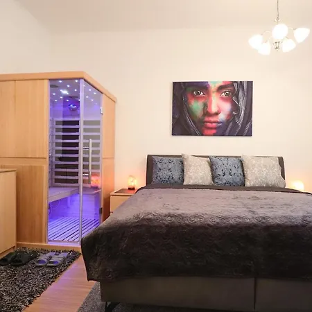 Relax Strasnice: With Private Infra-sauna ! Prague